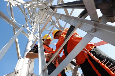 矗立‘魔鬼风区’的通信守护者——记高塔通信工程师的坚守与奉献